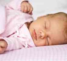 Care saltea pentru a alege un nou-născut într-un pat de copil
