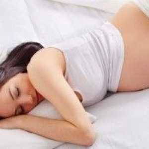 Cum de a dormi în timpul sarcinii? postura corectă pentru somn