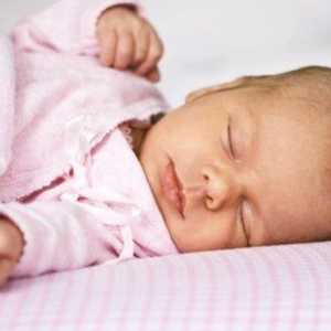 Care saltea pentru a alege un nou-născut într-un pat de copil
